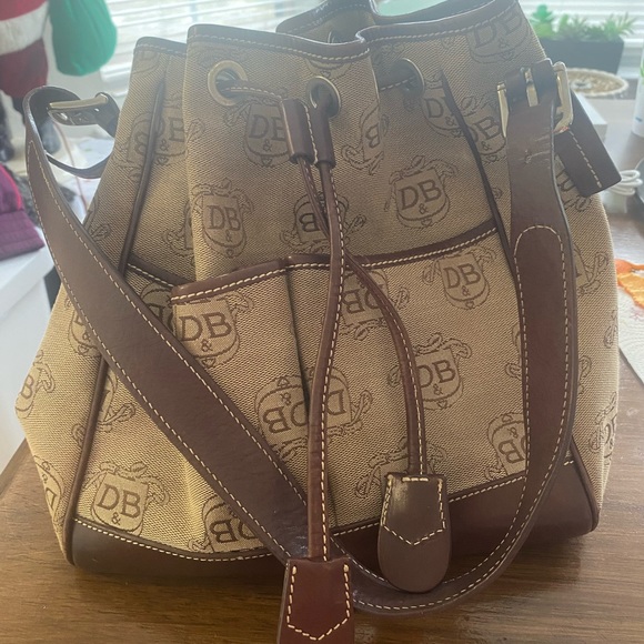 Vintage Dooney and Burke drawstring bucket bag. - Picture 2 of 6